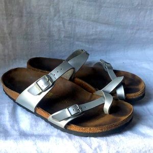 Preowned - $129 Birkenstock Silver Strap Leather Sandals made in Germany Size 39